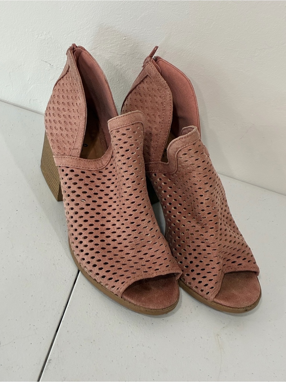 Qupid Mauve Perforated Peep Toe Booties Size 9 Blush Pink Block Heel Boho
